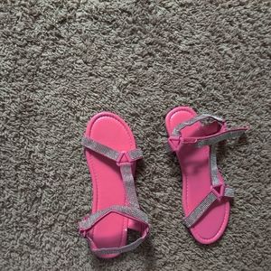 Flat sandal